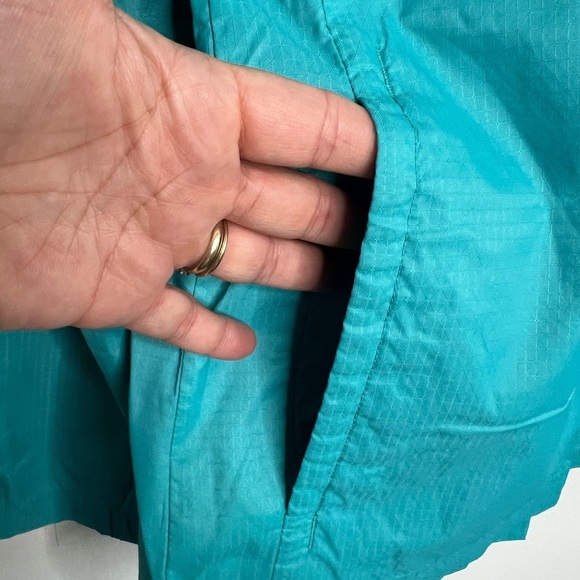 Columbia Wind Breaker - Picture 3 of 7